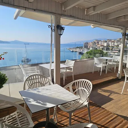 Pini Sarandë