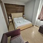 Pini Hotel