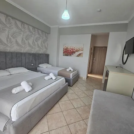 Pini Hotel 3*