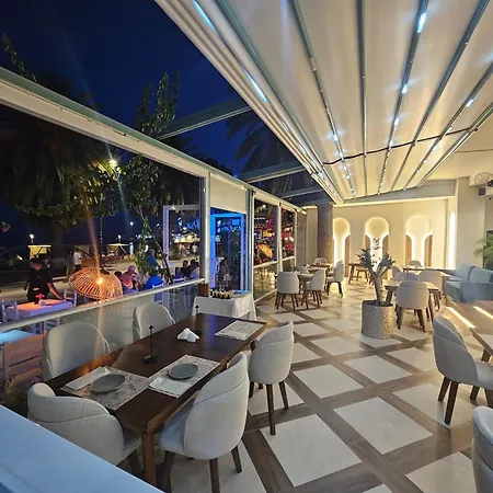 Hotel Pini Sarande