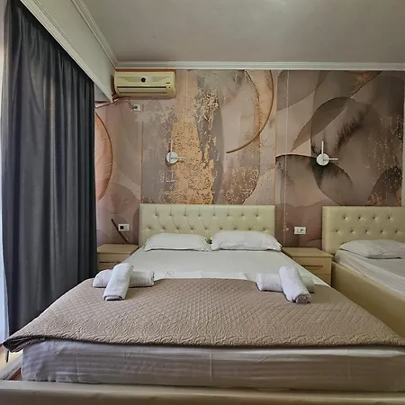 Pini Hotel 3*