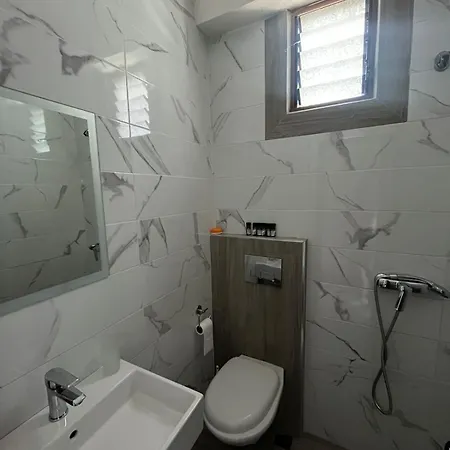 Hotel Pini Sarandë