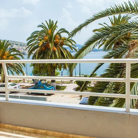 Hotel Pini Sarande