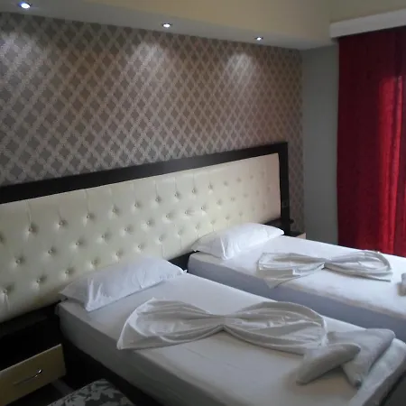 Pini Hotel 3*